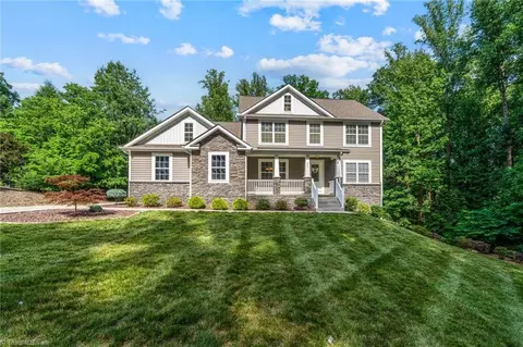 941 Forest Dr, Wilkesboro, NC 28697