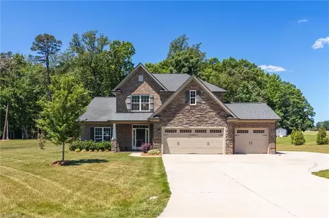 5009 Labella Ct, Kernersville, NC 27284