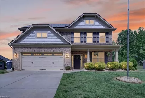 906 Maxine St, Kernersville, NC 27284