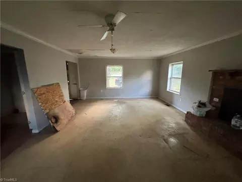 Living - 533 Thornton Rd, Mayodan, NC 27027 photo 2 of 3