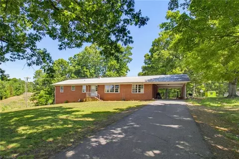 605 Clarksbury Church Rd, Thomasville, NC 27360