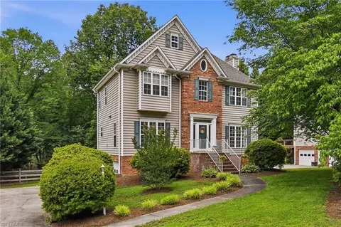 1733 Abbottsford Dr, Kernersville, NC 27284
