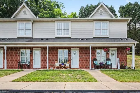 525 Highland Park Dr #D, Eden, NC 27288