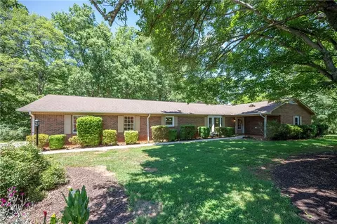 4484 Cotswold Rd, Pfafftown, NC 27040