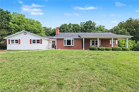 2767 Westfield Rd, Mount Airy, NC 27030