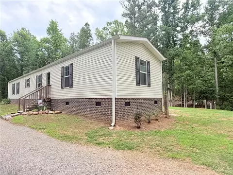 2595 Stokes Rd, Denton, NC 27239