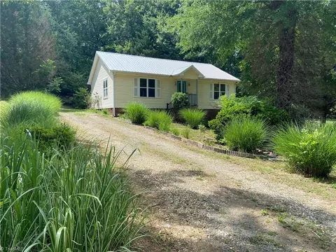 611 Fourth St, Mebane, NC 27302