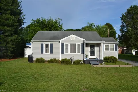 305 10th Ave N, Mayodan, NC 27027