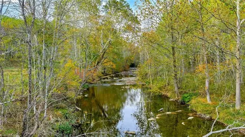886 Jefferson Hwy, Mouth Of Wilson, VA 24363