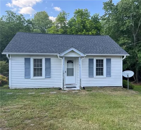 914 Harris St, Burlington, NC 27217
