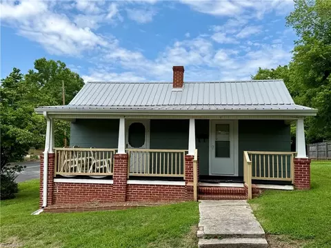 212 6th Ave S, Mayodan, NC 27027