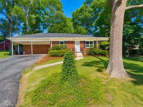 203 Rockspring Dr, Thomasville, NC 27360
