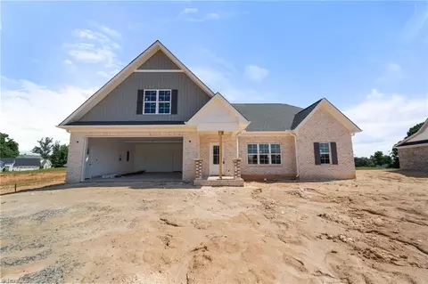 242 Avian Ln, Winston Salem, NC 27127