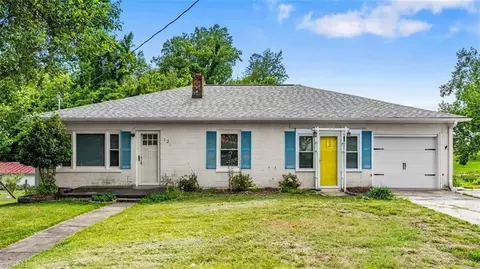 124 Birchwood Dr, Mount Airy, NC 27030