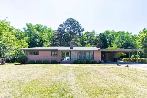 134 Maplewood Ave, Thomasville, NC 27360