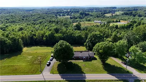 660 Shoals Rd, Pinnacle, NC 27043