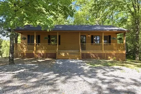 3089 Pipers Gap Rd, Mount Airy, NC 27030