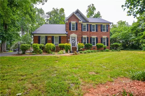2186 Benwicke Dr, Pfafftown, NC 27040