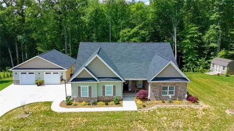 1070 Nauvoo Ridge Dr, Tobaccoville, NC 27050