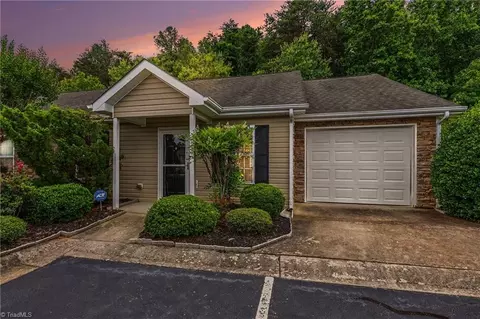 2957 Hyde Place Cir, Winston Salem, NC 27103
