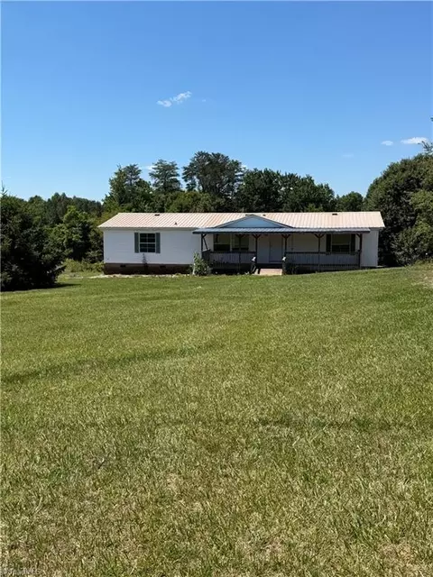1940 Turkey Ford Rd, Mount Airy, NC 27030