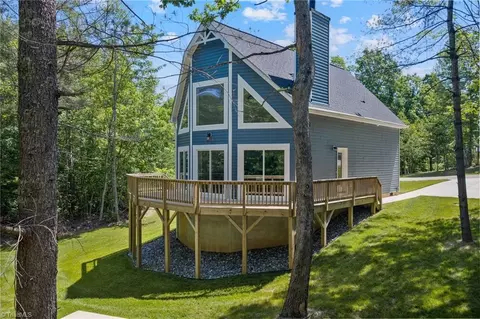 686 Sweetwater Rd, Boomer, NC 28606