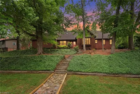 222 Shadowlawn Dr, Jamestown, NC 27282