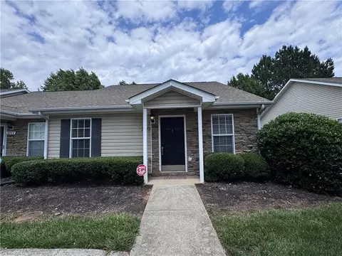 3273 Hyde Place Cir, Winston Salem, NC 27103