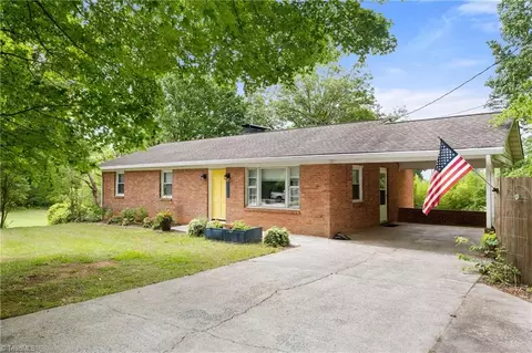 2136 Shacktown Rd, Yadkinville, NC 27055