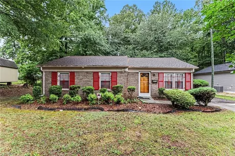 2904 Bainbridge Dr, Winston Salem, NC 27105