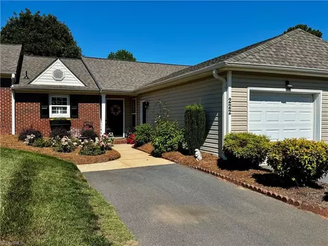 222 Troonsway Rd, Winston Salem, NC 27127