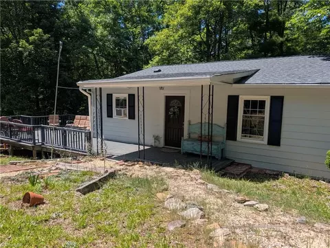 1040 Artists Way Rd, Danbury, NC 27016