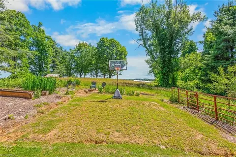 Exterior - 271 Eby Ln, Fancy Gap, VA 24328 photo 16 of 19