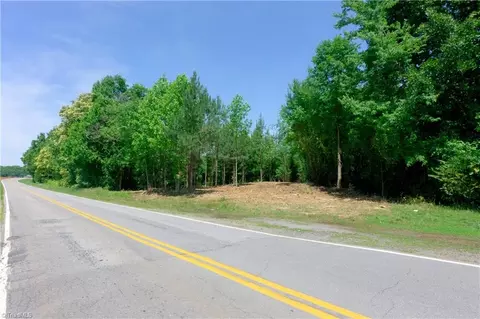1 Hinshaw Rd, Yadkinville, NC 27055