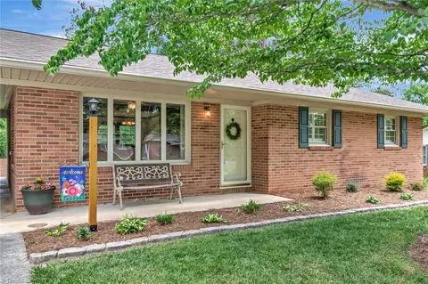 201 Oakwoods Ln, Wilkesboro, NC 28697