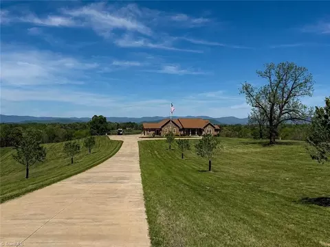 2831 Bethany Ford Rd, Roaring River, NC 28669