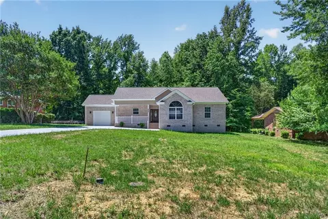 4218 Farlow Dr, Greensboro, NC 27406
