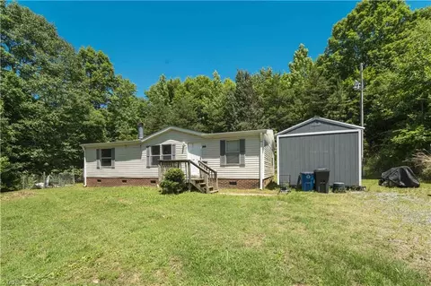 4355 Rolling Hill Dr, Tobaccoville, NC 27050