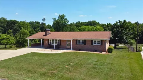 1458 Cartpath Rd, North Wilkesboro, NC 28659