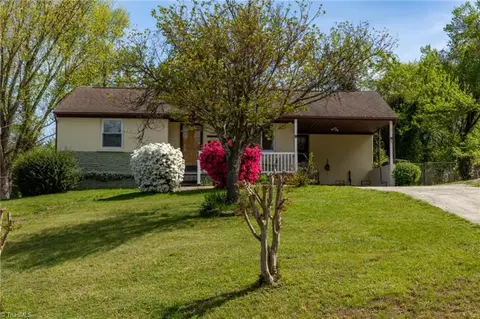226 Elm St E, Mount Airy, NC 27030