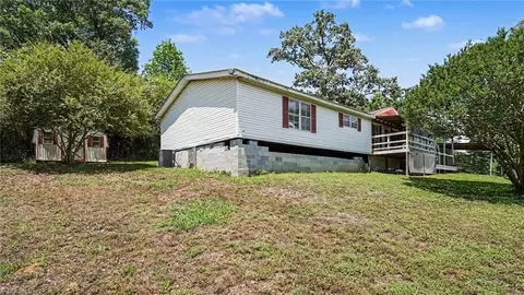302 Queens Way, Randleman, NC 27317 photo 3