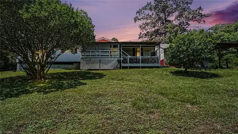 302 Queens Way, Randleman, NC 27317 photo 2