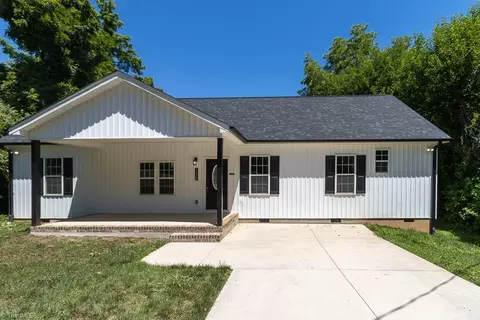1329 Belleauwood St, Winston Salem, NC 27107