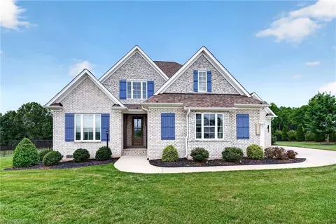 8403 Wolf Ridge Trl, Oak Ridge, NC 27310