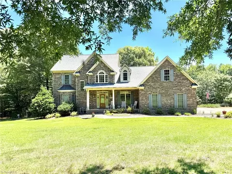 618 Wigeon Dr, Greensboro, NC 27455