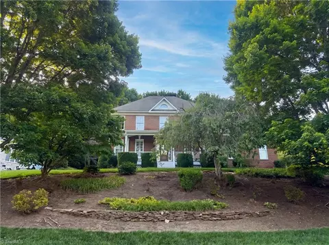 3800 Crosstimbers Dr, Greensboro, NC 27410