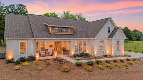 207 Wynnfall Dr, Lexington, NC 27295