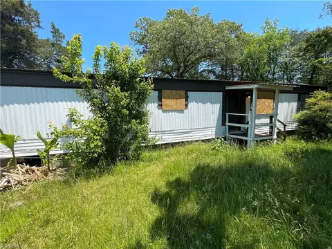 110 Beck Ln, Pilot Mountain, NC 27041
