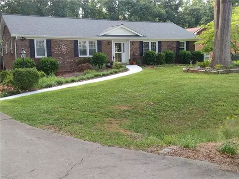 170 Queens Ct, Clemmons, NC 27012