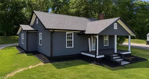 622 Franklin Rd, Mount Airy, NC 27030
